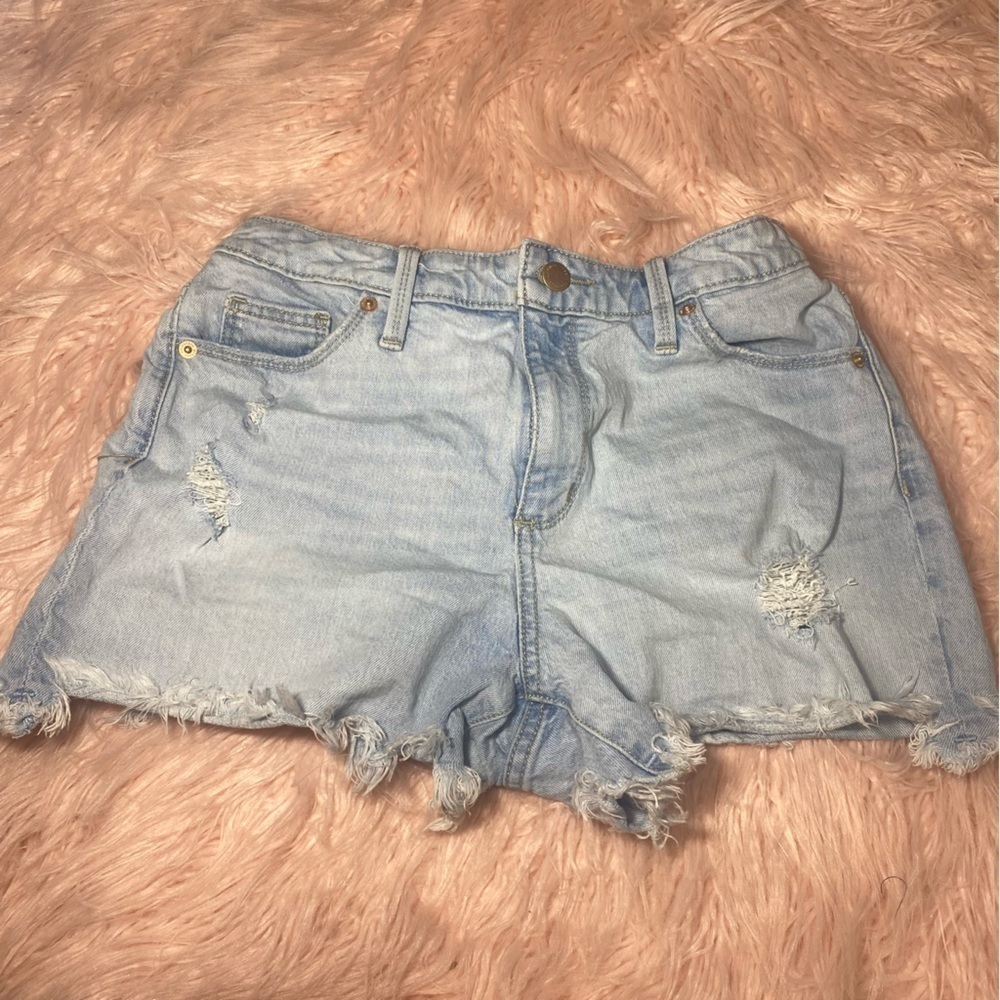 Universal Threads Cut Offs​